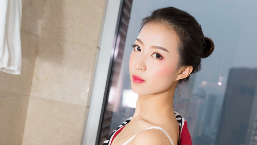 牛仔裤真人示范，效果一目了然